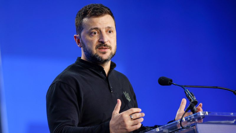 Zelenski amenaza a los dirigentes rusos, aconsejándoles «buscar refugios antiaéreos»