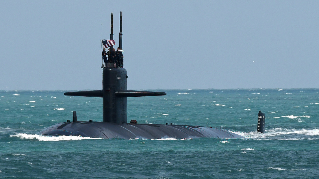 Trump revela haber enviado dos submarinos hacia la costa rusa