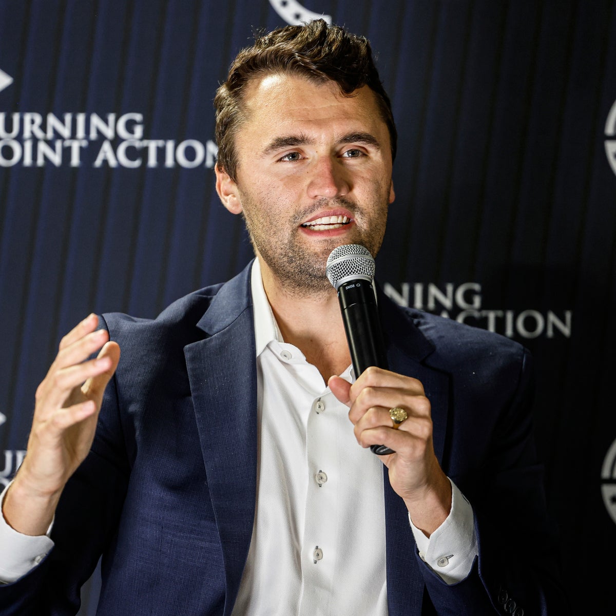 Muere Charlie Kirk, activista político y aliado de Trump, tras un tiroteo, en vivo: atacante, reacciones y más