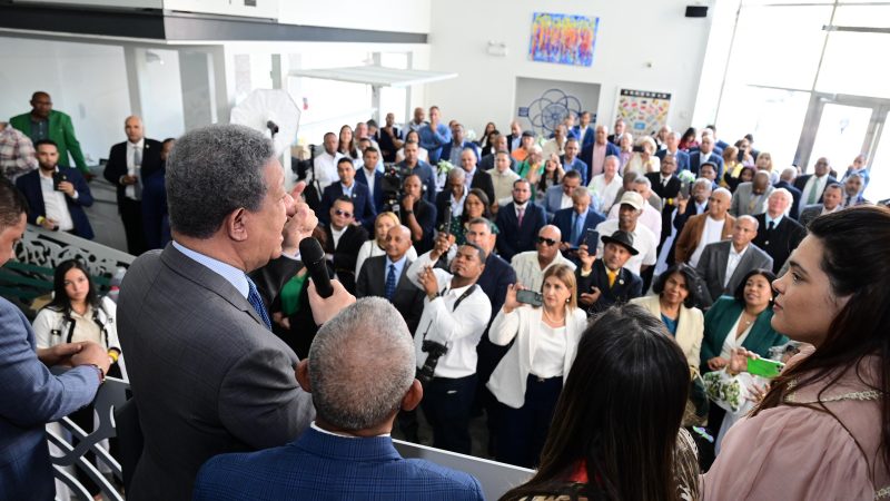 Leonel asegura desde Nueva York que el PRM ha colapsado los servicios públicos: “los hospitales están más enfermos que los pacientes”*