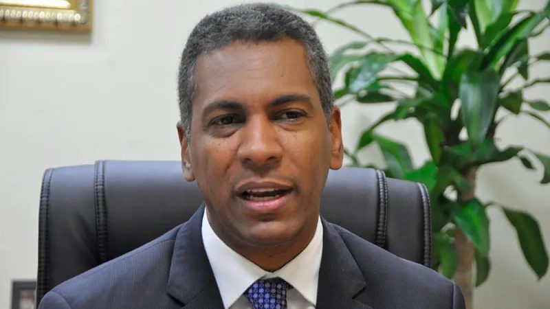 Demóstenes Martínez exige al Gobierno explicaciones por incremento desproporcionado en obra del arroyo Gurabo