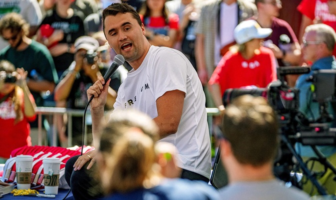 Críticos del activista político Charlie Kirk celebran su asesinato; dicen merecía morir