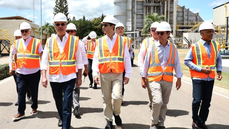 Luis Abinader supervisa planta aportará 130 MW a la R. Dominicana