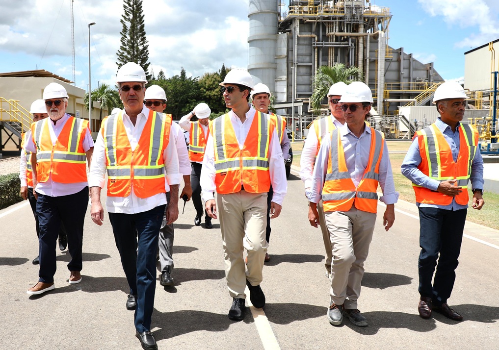 Luis Abinader supervisa planta aportará 130 MW a la R. Dominicana