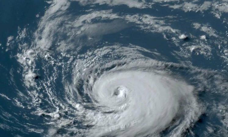 Huracán Gabrielle se intensifica y llega a categoría 3 al sur de Bermudas