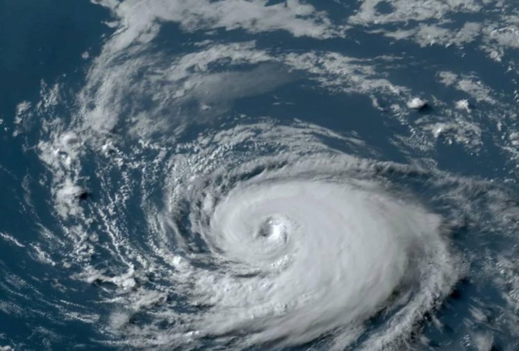 Huracán Gabrielle se intensifica y llega a categoría 3 al sur de Bermudas