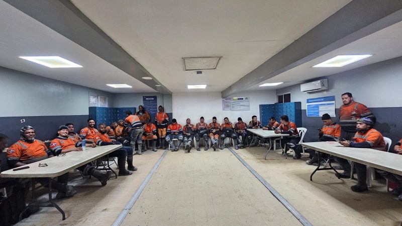 Derrumbe en Bonao aisló a 80 obreros en galería de una mina