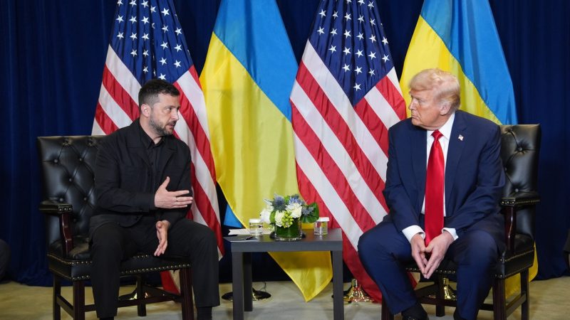 Trump y Zelenski tratan sobre amenaza rusa por entrega misiles