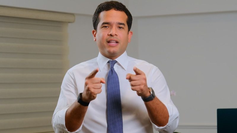 Omar Fernández identifica recursos para reducir impuesto al salario y reta al Gobierno a cumplir la ley