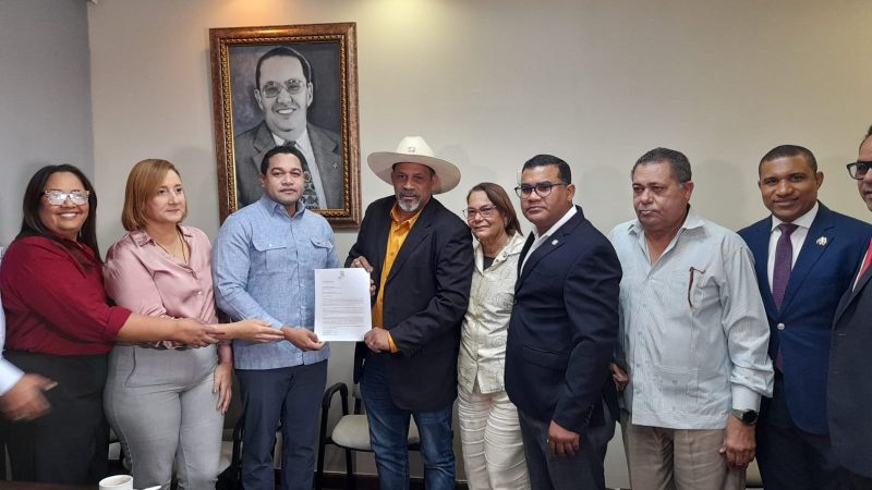 Alcalde Santiago Riverón somete Anteproyecto de Ley sobre regulación de venta propiedades a extranjeros y de fomento a la dominicanización en la frontera