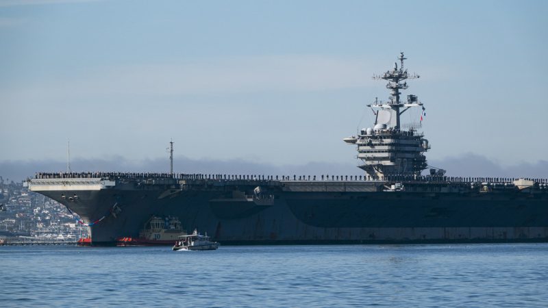 Portaviones de EE.UU. se aproxima a Irán en plena escalada