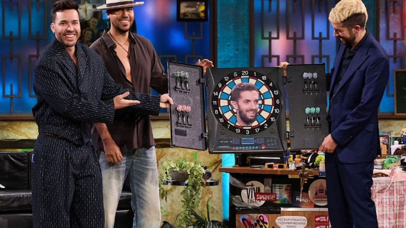 Los bachateros de origen dominicano Romeo Santos y Prince Royce unen sus voces en su primer disco «Más vale tarde que nunca»