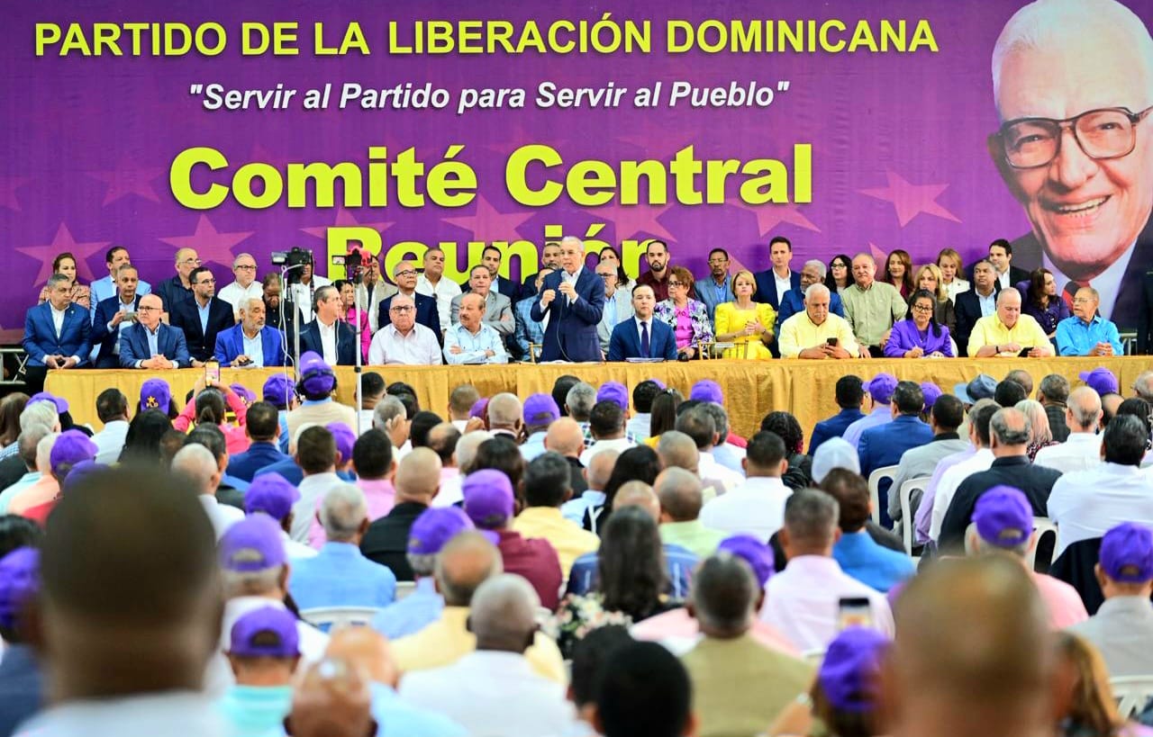 El PLD aprueba lista de ocho aspirantes a la presidencia RD