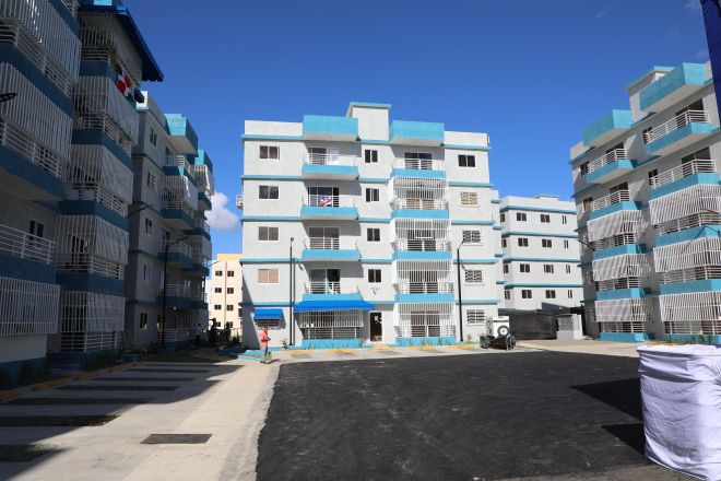 Abinader entrega centro de primera infancia y 200 apartamentos en SDO