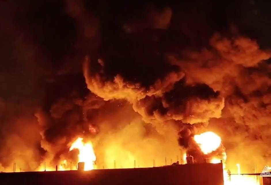 Fuego afecta una fábrica de plásticos en municipio de Haina