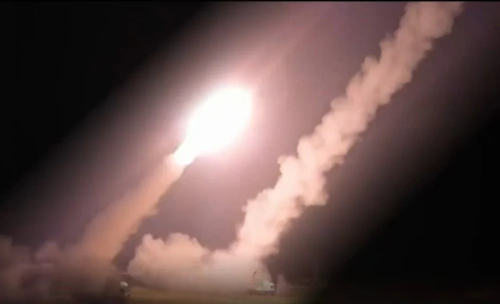 La Guardia Revolucionaria de Irán anunció la 44ª oleada de la operación “Promesa Veraz 4” contra bases estadounidenses e israelíes en la región