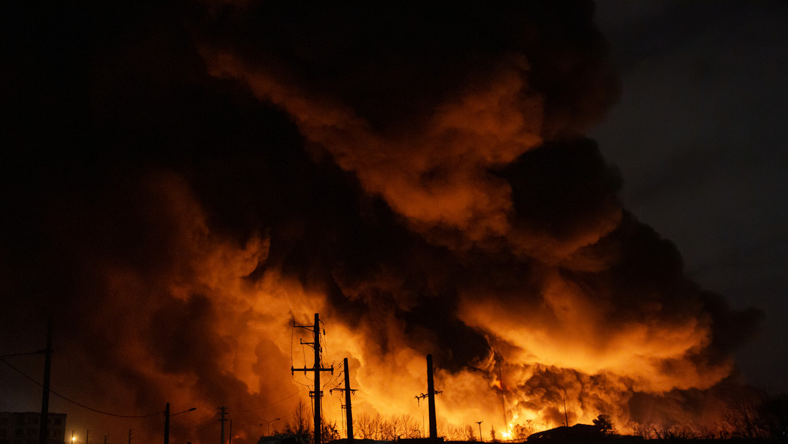 Irán lanza ataques con potentes ojivas y alcanzaQuinta Flota de la Armada estadounidense.