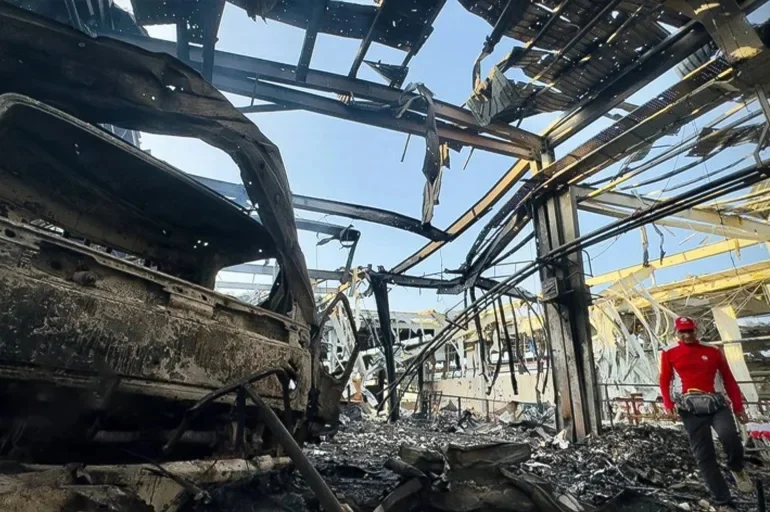 Media Luna Roja de Irán informa 201 personas cayeron mártires por bombardeos de EE.UU.