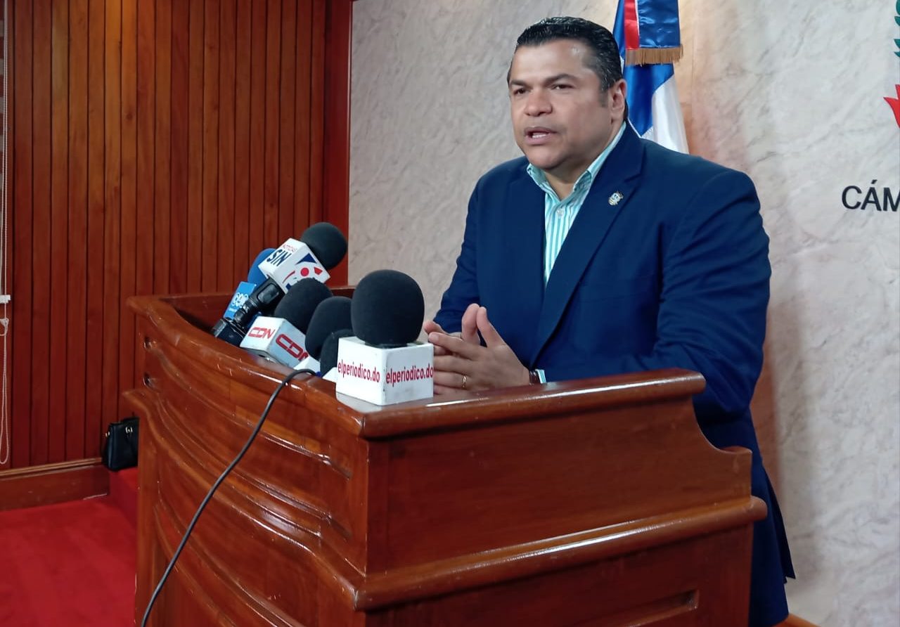 Diputado Tobías Crespo acusa Obras Publicas  y Alcaldía de mutilar áreas verdes