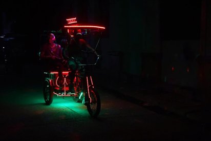 Gobierno de Cuba restablece electricidad después de sufrir un apagón general