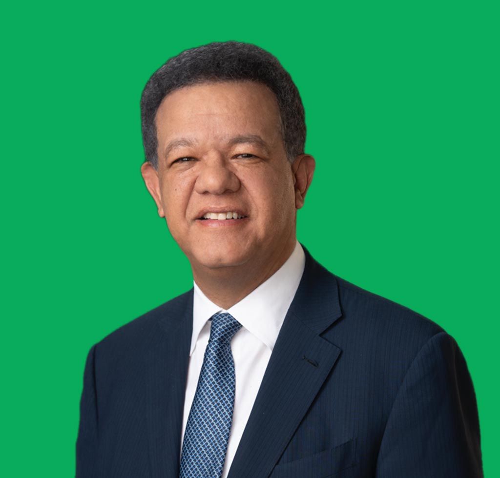 Leonel Fernández arrasa con 80% frente a David Collado y Gonzálo Castillo en elecciones del Instituto de Inglés Aprendo Contigo