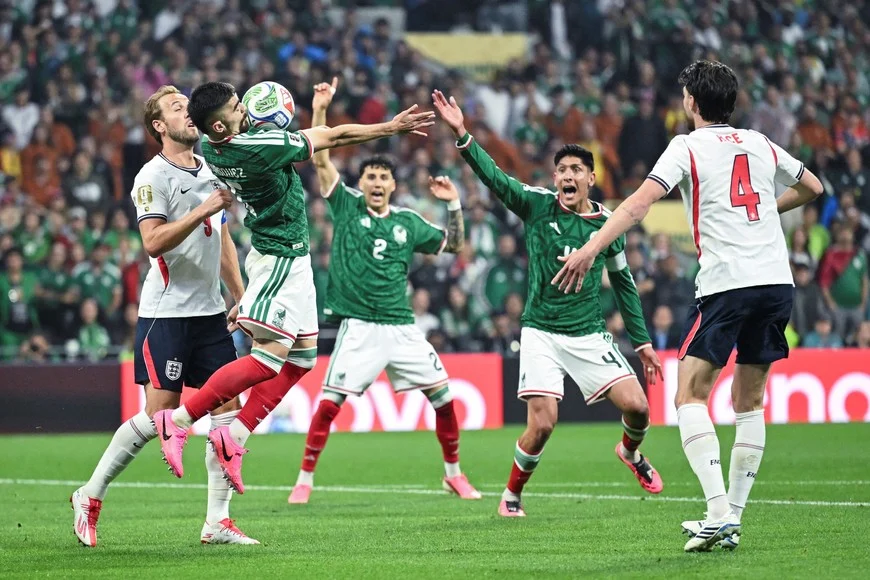 Inglaterra derrota a México en el Azteca y avanza a los cuartos de final del Mundial