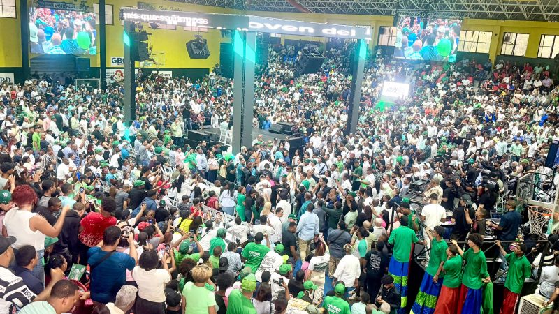 Club San Carlos se desborda con la presentación de la estructura nacional de juventud de la Fuerza del Pueblo*