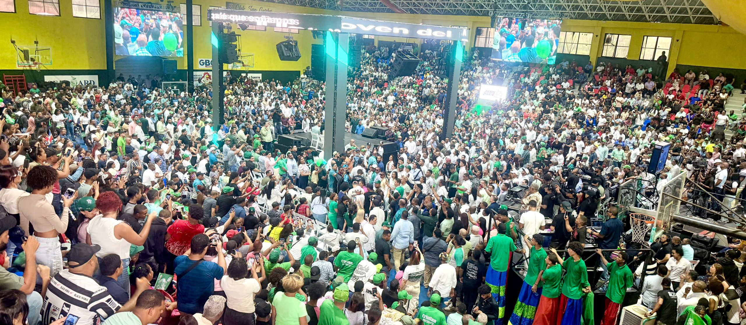 Club San Carlos se desborda con la presentación de la estructura nacional de juventud de la Fuerza del Pueblo*