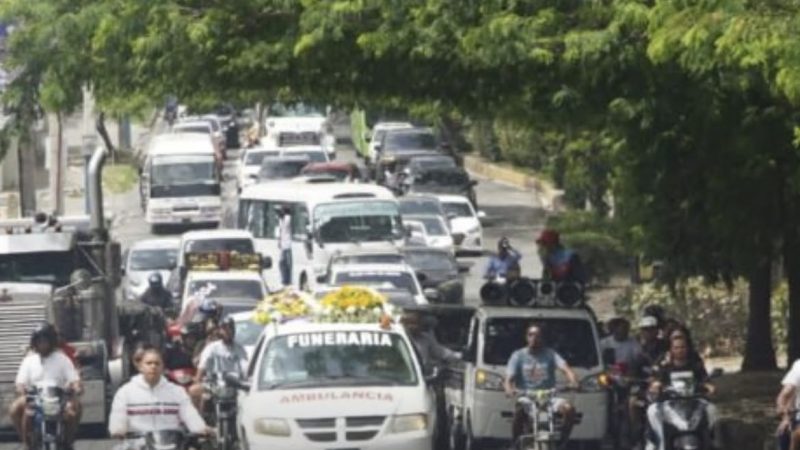 Entre lágrimas y protestas, despiden a Darlin Mercado mientras crece el reclamo por justicia