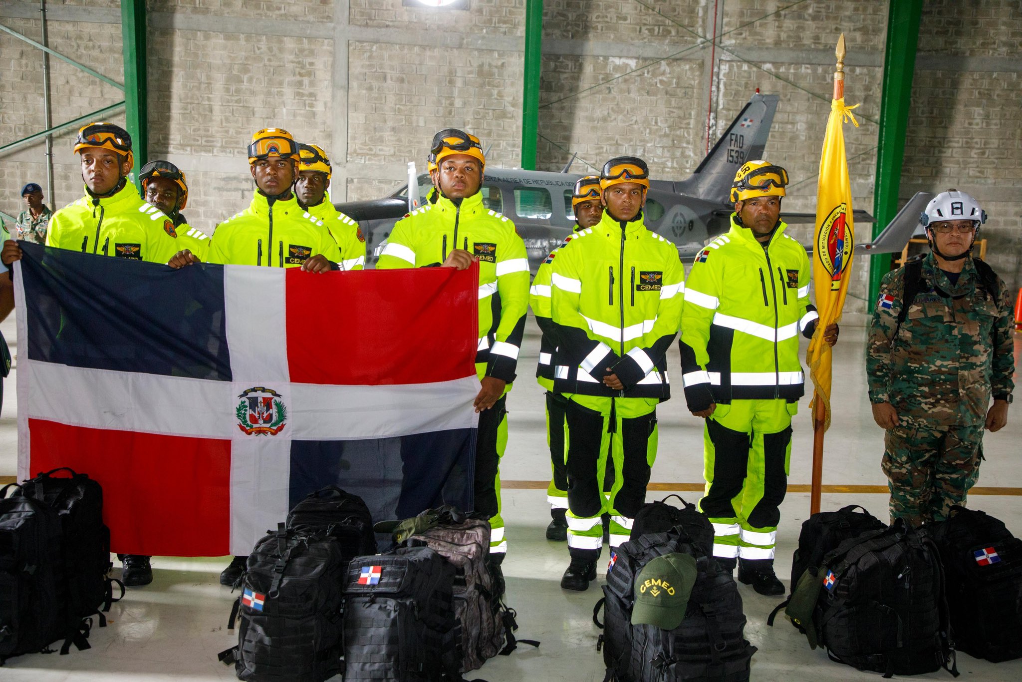 Ministro de Defensa resalta la labor de rescatistas dominicanos tras misión humanitaria en Venezuela