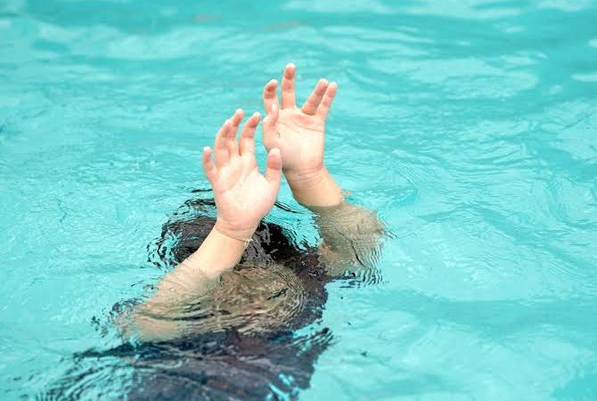 Tragedia en Barahona: niña de 11 años muere ahogada en piscina de un centro recreativo