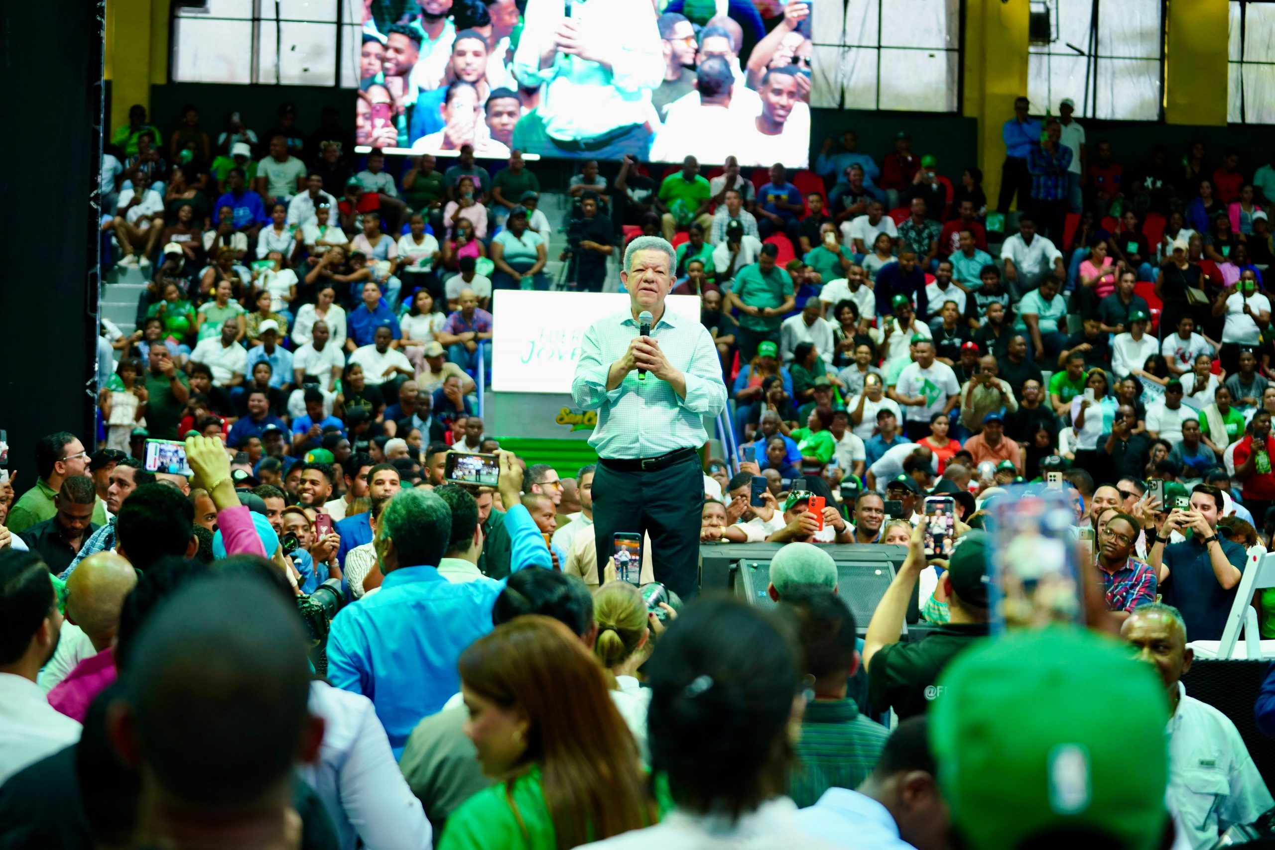 Leonel Fernández critica la reforma de la PN que impulsa el Gobierno