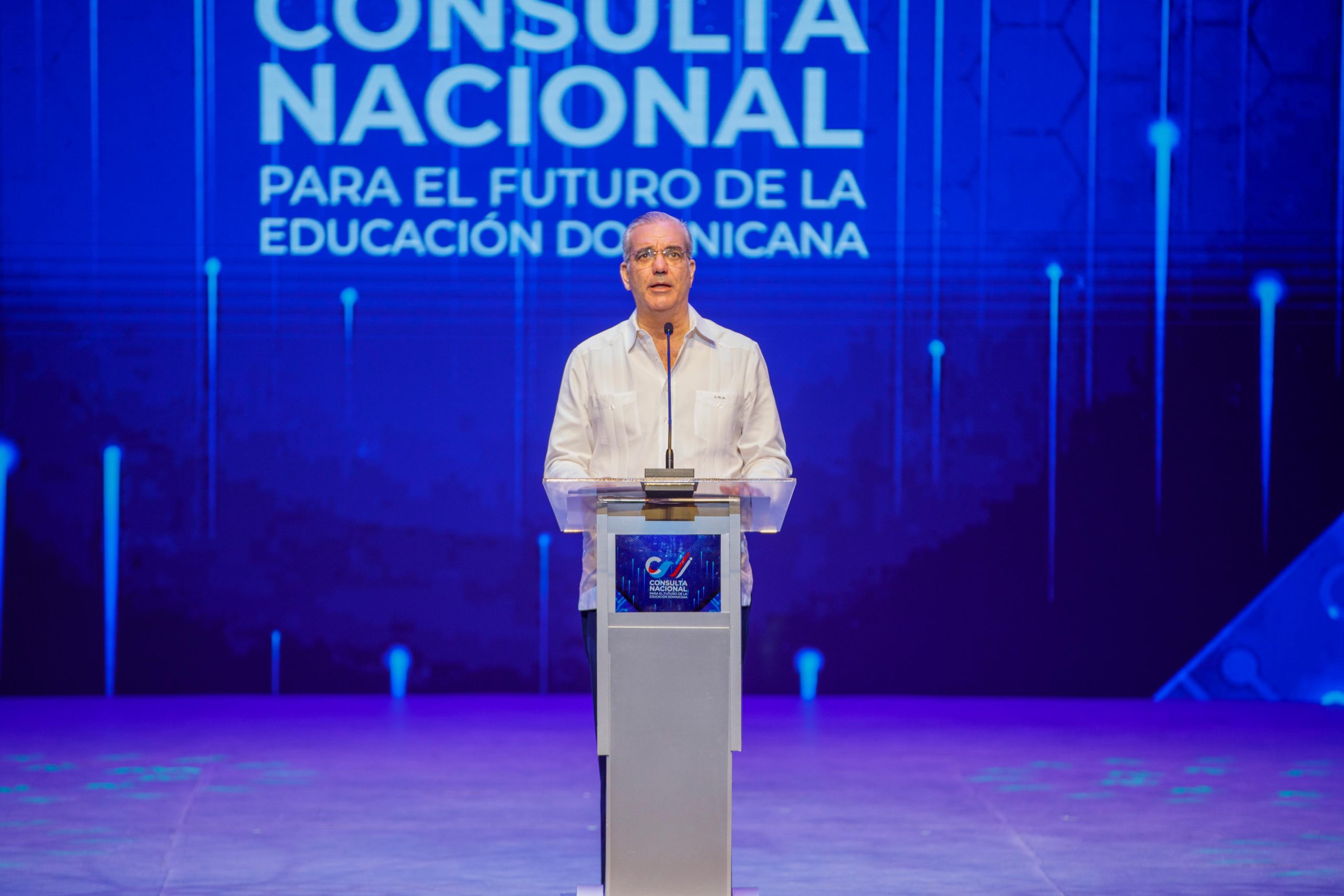 Abinader apuesta por una transformación educativa para preparar a RD ante la era de la inteligencia artificial