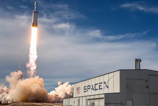 Cohete descontrolado de SpaceX impactará la Luna en agosto y podría dejar un cráter de 17 metros