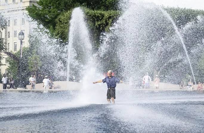 Millones de personas en EE. UU. permanecen bajo alertas por calor extremo y lluvias intensas