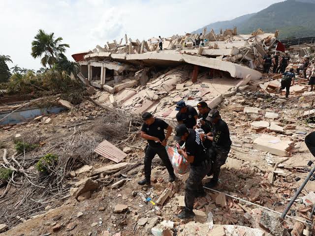 Aumenta a 2,295 la cifra de fallecidos por los terremotos en Venezuela; más de 11,000 personas resultan heridas