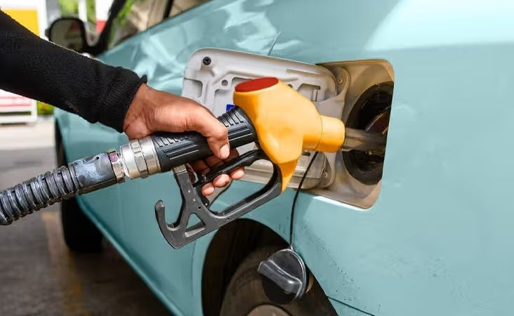 Tensión en Ormuz empujaría la gasolina premium sobre RD$305