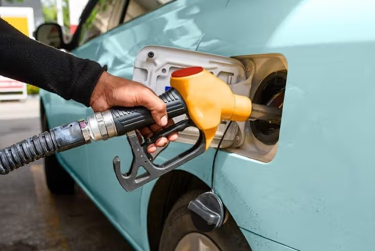 Tensión en Ormuz empujaría la gasolina premium sobre RD$305