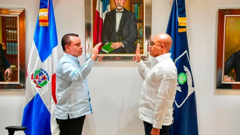 Gewil Elías Acosta Jiménez es designado director interino del Hospital Padre Billini
