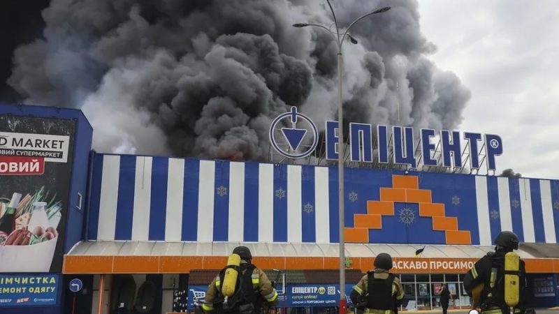 Ola ataques rusos contra Kiev deja 37 muertos y 42 heridos