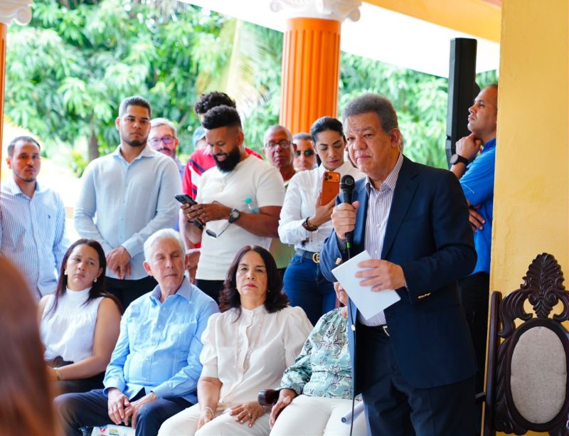 Leonel Fernández pide reforzar controles fronterizos y reorganizar mercados binacionales