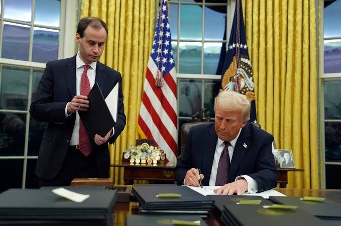 Trump designa a Will Scharf como nuevo asesor jurídico de la Casa Blanca