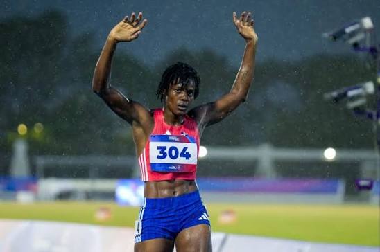 Marileidy Paulino vuelve a subir a lo más alto y conquista otro oro en los 400 metros