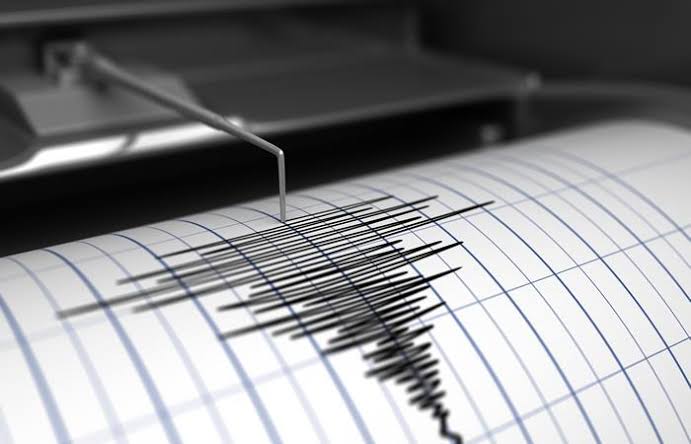 Terremoto de magnitud 7,4 sacude Colombia y deja muertos y graves daños