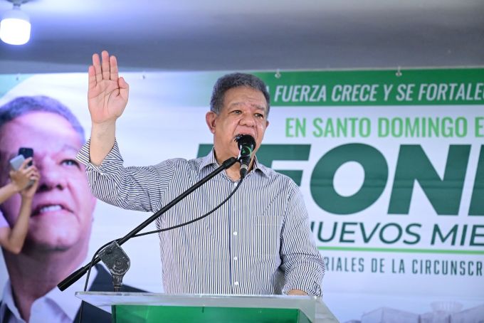 Leonel afirma SDE vive “tormenta” por apagones, falta agua y basura