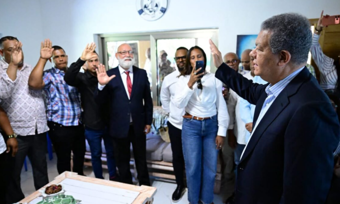 Leonel Fernández afirma que dirigentes del PRM se están sumando a la Fuerza del Pueblo en todo el país